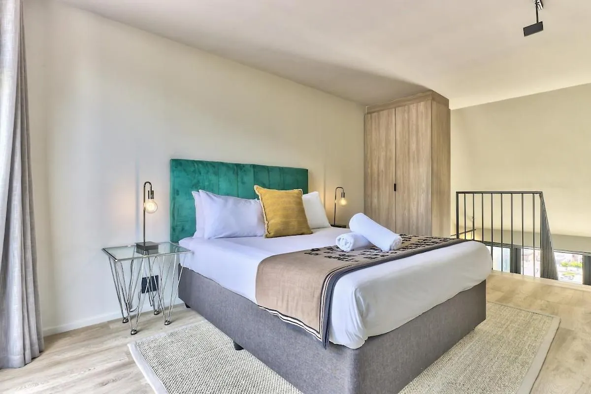 Loft Style Apartment In Of The Heart Of East City. Views&Balcony Cape Town 0*,